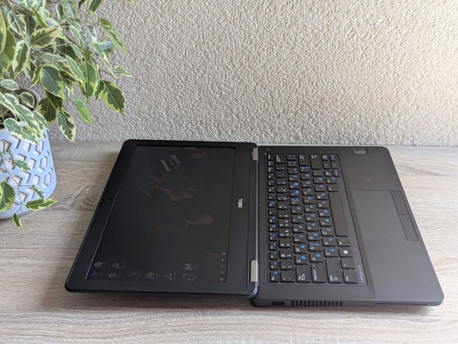 Ноутбук Б/В Dell Latitude E5270, Intel Core i5-6200U, DDR4 16 GB, SSD 256GB, 12" HD
