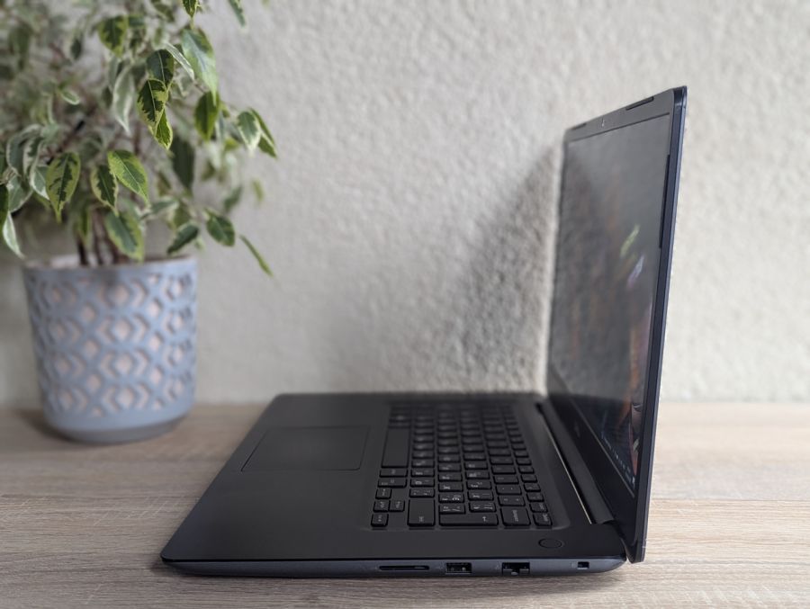 Ноутбук Б/В Dell Vostro 5581, Intel Core i5-8265U, DDR4 8 GB, SSD 128GB, 15.6" Full HD