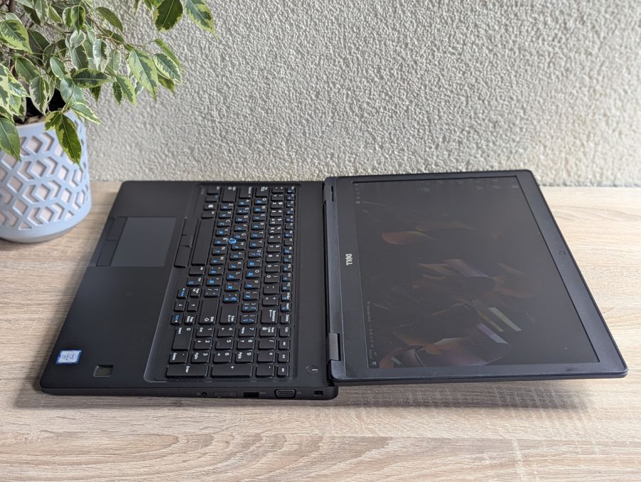 Уцінка! Ноутбук Б/В Dell Latitude 5590, Intel Core i5-8350U, DDR4 16 GB, SSD 256GB, 15.6" Full HD Сенсор