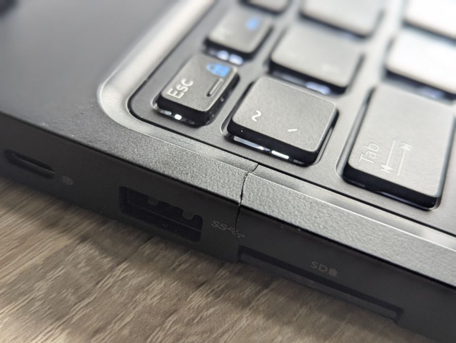 Уцінка! Ноутбук Б/В Dell Latitude 5580, Intel Core i5-6300U, DDR4 8 GB, SSD 128GB, 15.6" Full HD