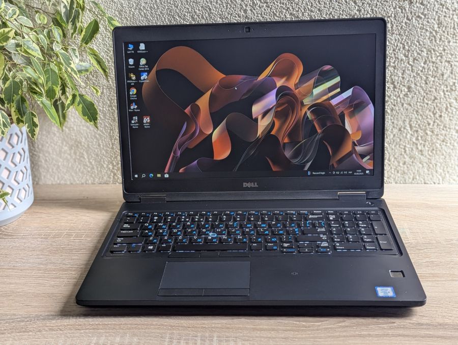 Уцінка! Ноутбук Б/В Dell Latitude 5580, Intel Core i5-6300U, DDR4 8 GB, SSD 128GB, 15.6" Full HD