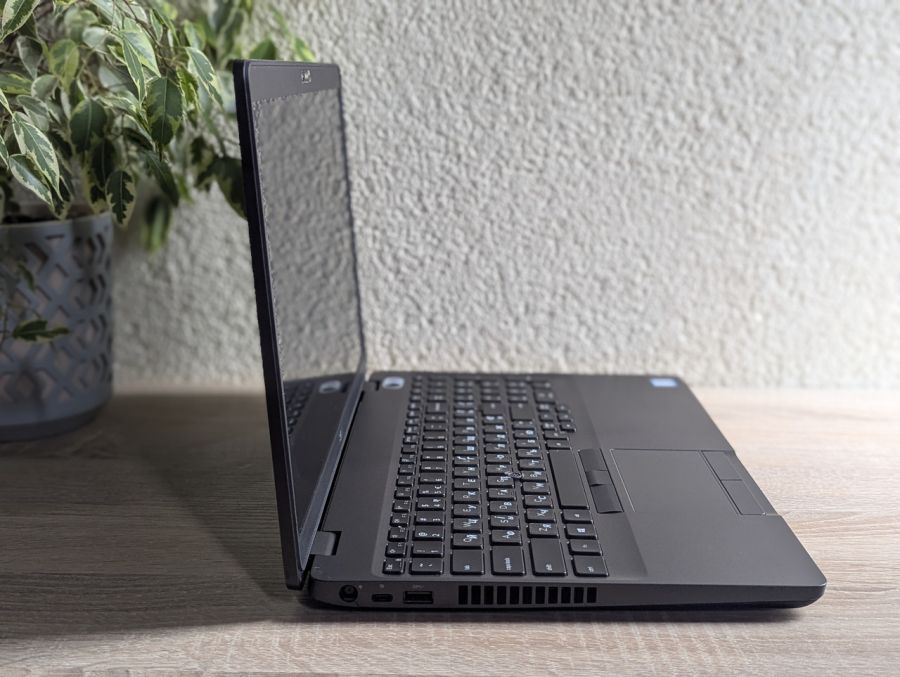 Уцінка! Ноутбук Б/В Dell Latitude 5500, Intel Core i7-8665U, DDR4 16 GB, SSD 256GB, 15.6" Full HD
