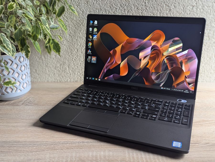 Ноутбук Б/В Dell Latitude 5500, Intel Core i7-8665U, DDR4 16 GB, SSD 256GB, 15.6" Full HD