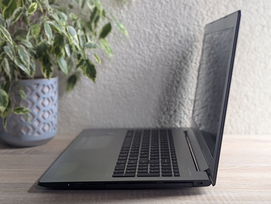 Уцінка! Ноутбук Б/В Lenovo 510-15ISK, Intel Core i5-6200U, DDR4 12 GB, SSD 256GB, NVIDIA GeForce 940MX 2 Gb, 15" Full HD
