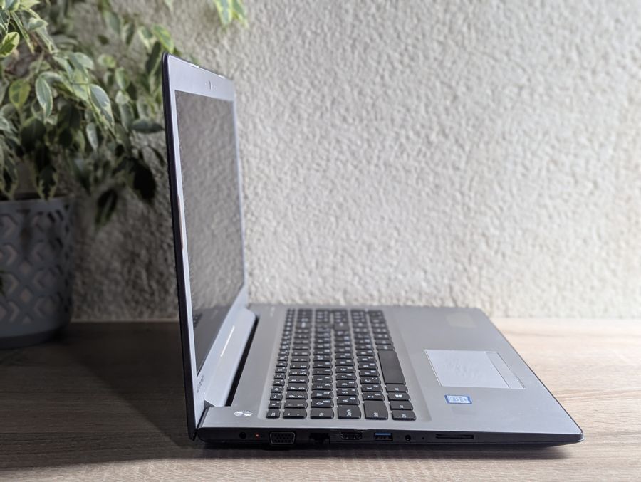 Уцінка! Ноутбук Б/В Lenovo 510-15ISK, Intel Core i5-6200U, DDR4 12 GB, SSD 256GB, NVIDIA GeForce 940MX 2 Gb, 15" Full HD