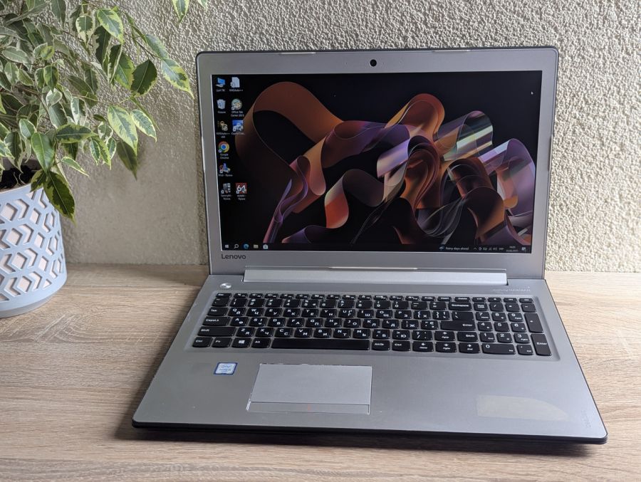 Уцінка! Ноутбук Б/В Lenovo 510-15ISK, Intel Core i5-6200U, DDR4 12 GB, SSD 256GB, NVIDIA GeForce 940MX 2 Gb, 15" Full HD