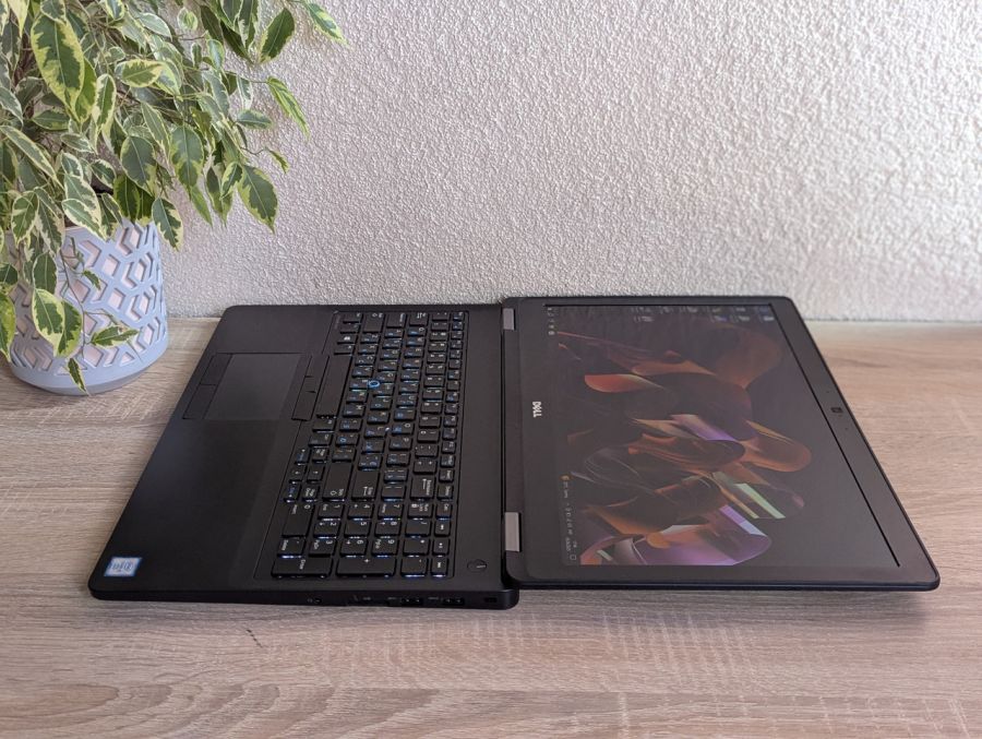 Ноутбук Б/В Dell Latitude E5570, Intel Core i5-6300U, DDR4 8 GB, SSD 128GB, 15.6" Full HD