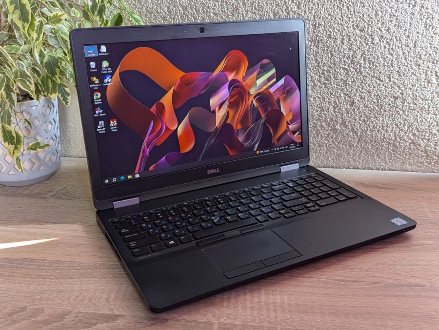 Ноутбук Б/В Dell Latitude E5570, Intel Core i5-6300U, DDR4 8 GB, SSD 128GB, 15.6" Full HD