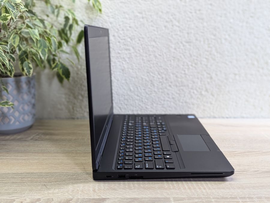 Уцінка! Ноутбук Б/В Dell Latitude 5590, Intel Core i7-8650U, DDR4 8 GB, SSD 128GB, 15.6" Full HD