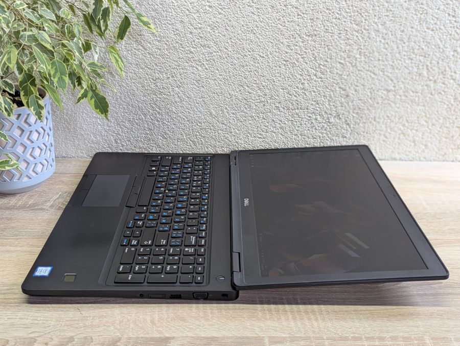 Уцінка! Ноутбук Б/В Dell Latitude 5590, Intel Core i7-8650U, DDR4 8 GB, SSD 128GB, 15.6" Full HD