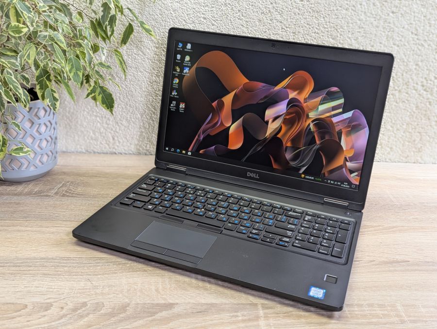 Уцінка! Ноутбук Б/В Dell Latitude 5590, Intel Core i7-8650U, DDR4 8 GB, SSD 128GB, 15.6" Full HD
