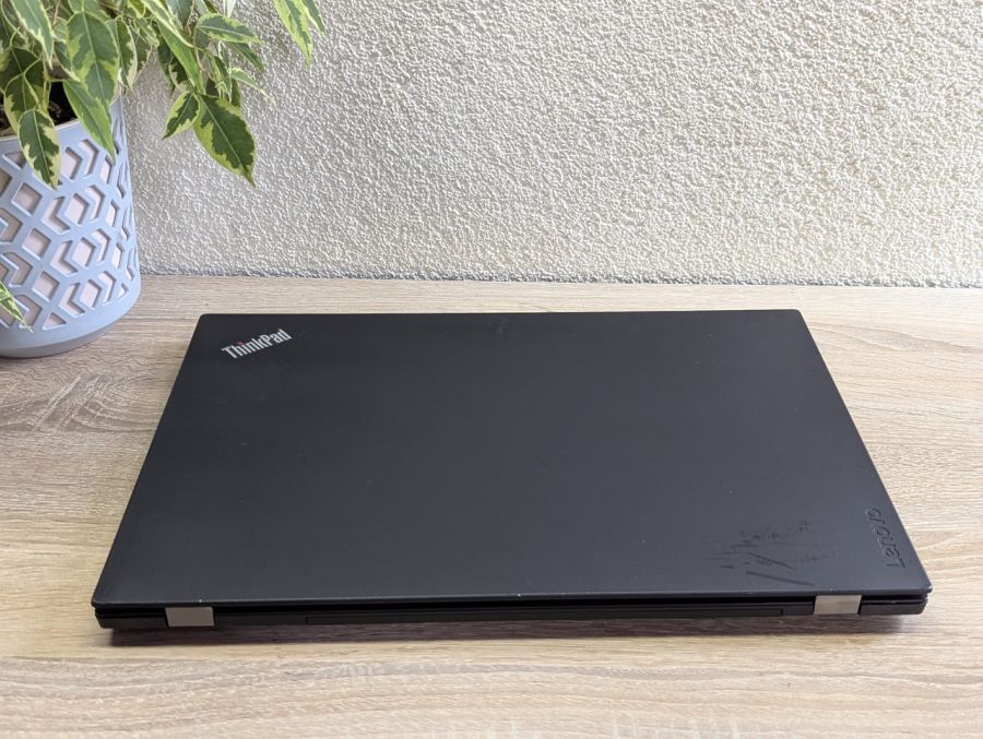 Уцінка! Ноутбук Б/В Lenovo ThinkPad T570, Intel Core i5-7300U, DDR4 8 GB, SSD 256GB, 15.6" Full HD