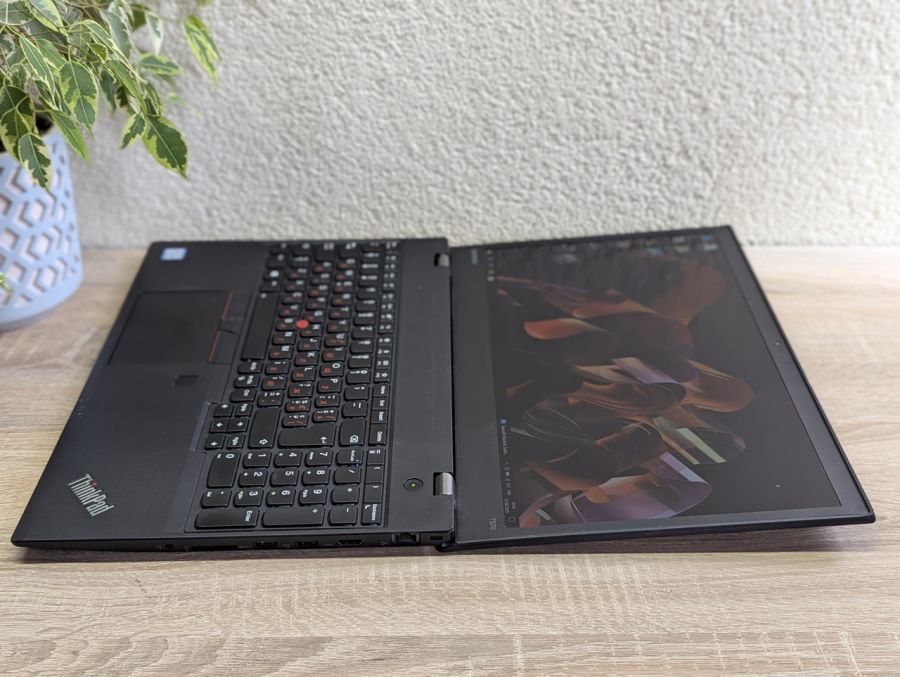 Ноутбук Б/В Lenovo ThinkPad T570, Intel Core i5-7300U, DDR4 16 GB, SSD 128GB, 15.6" Full HD