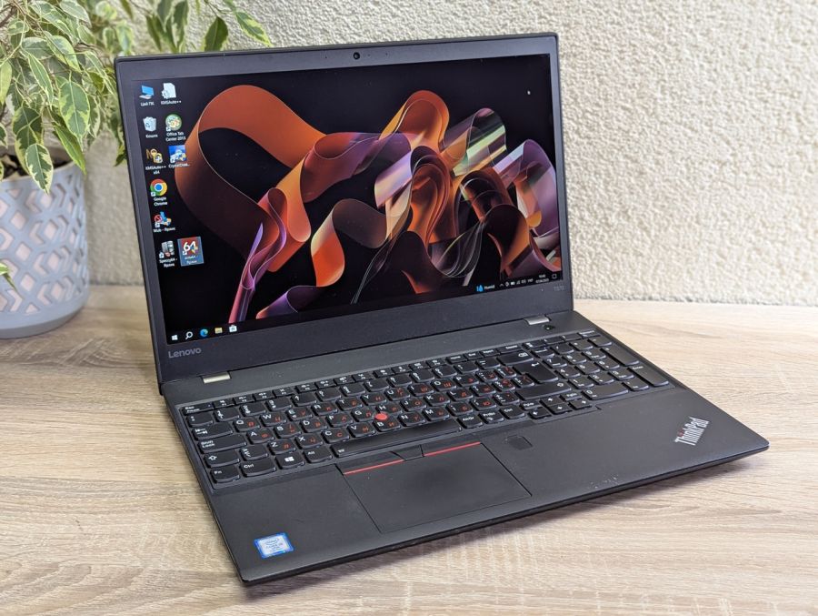 Уцінка! Ноутбук Б/В Lenovo ThinkPad T570, Intel Core i5-7300U, DDR4 8 GB, SSD 256GB, 15.6" Full HD