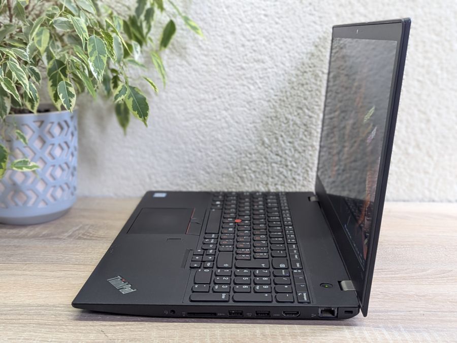 Ноутбук Б/В Lenovo ThinkPad T570, Intel Core i5-7300U, DDR4 16 GB, SSD 128GB, 15.6" Full HD
