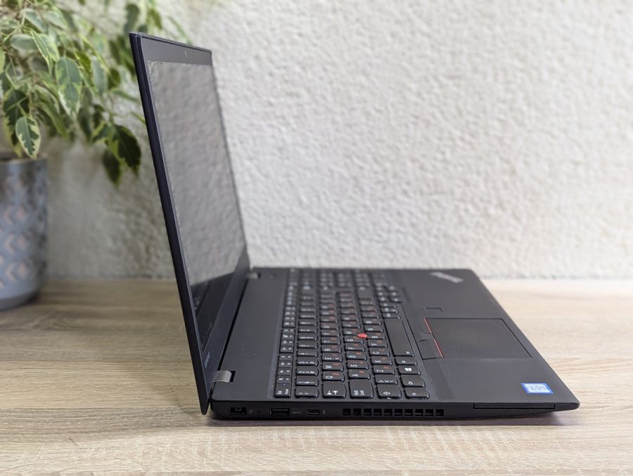Ноутбук Б/В Lenovo ThinkPad T570, Intel Core i5-7300U, DDR4 16 GB, SSD 128GB, 15.6" Full HD