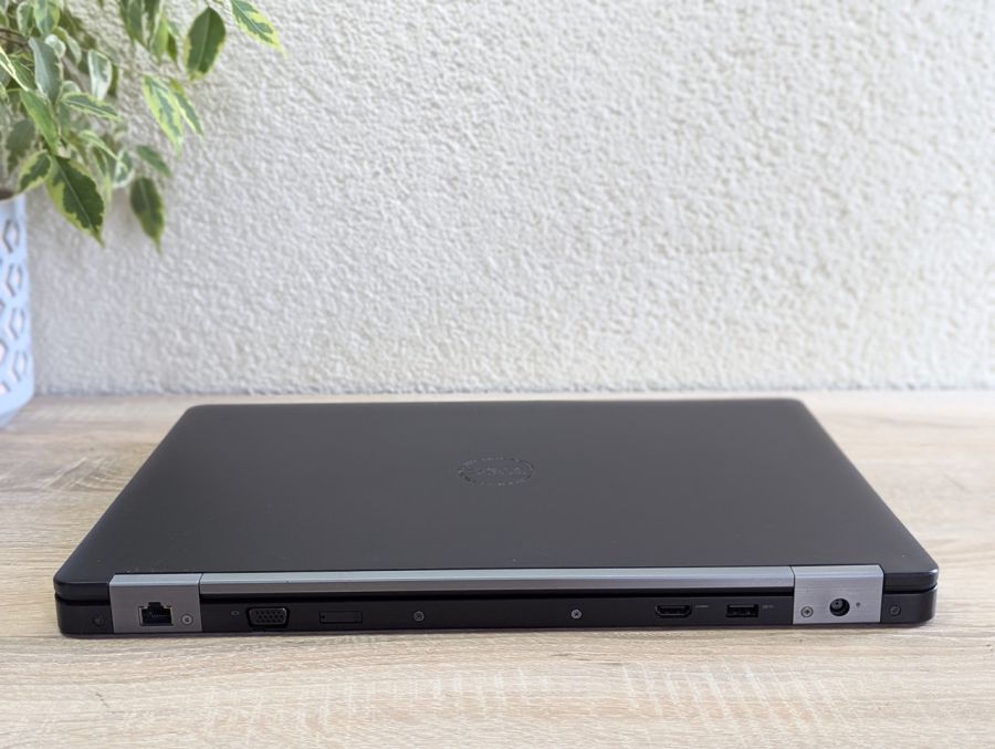Уцінка! Ноутбук Б/В Dell Latitude E5570, Intel Core i5-6300U, DDR4 8 GB, SSD 128GB, 15.6" Full HD