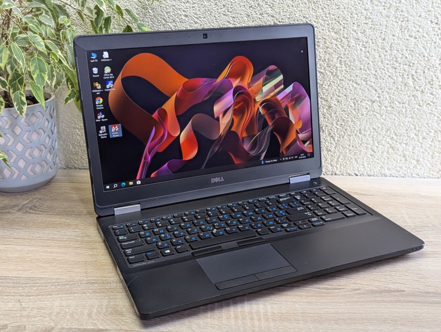 Уцінка! Ноутбук Б/В Dell Latitude E5570, Intel Core i5-6300U, DDR4 8 GB, SSD 128GB, 15.6" Full HD