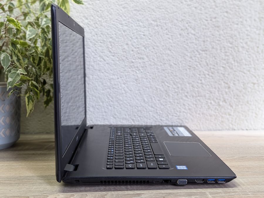 Уцінка! Ноутбук Б/В Acer Aspire E5-774, Intel Core i3-6100U, DDR4 8 GB, SSD 128GB, 17" (1600x900x60Hz)