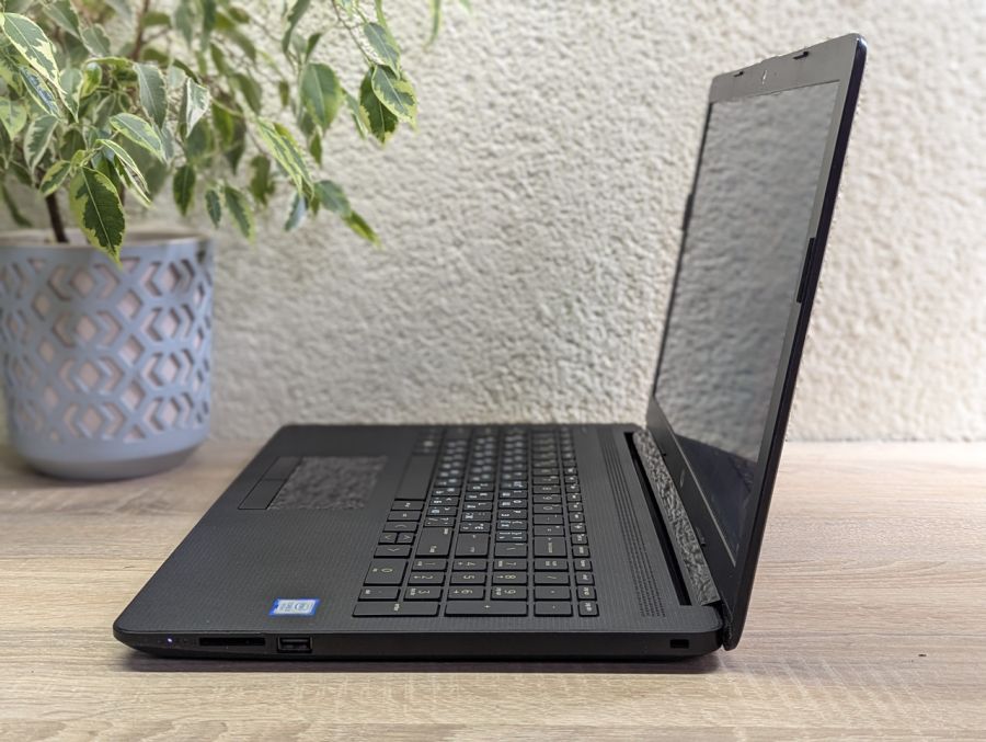 Уцінка! Ноутбук Б/В HP Laptop 15, Intel Core i3-7020U, DDR4 8 GB, SSD 128GB, 15.6" Full HD
