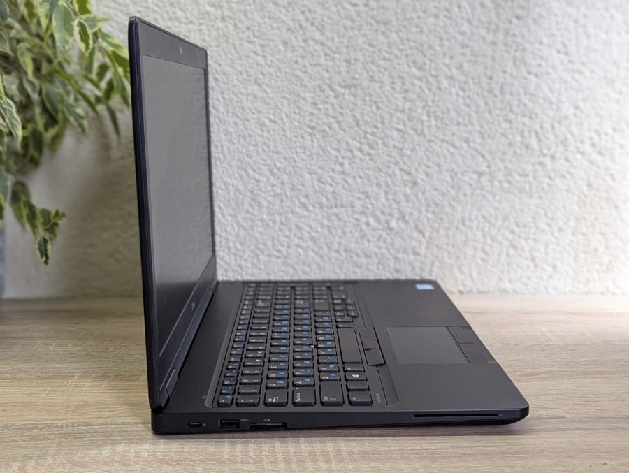 Ноутбук Б/В Dell Latitude 5580, Intel Core i5-6300U, DDR4 8 GB, SSD 128GB, 15.6" Full HD