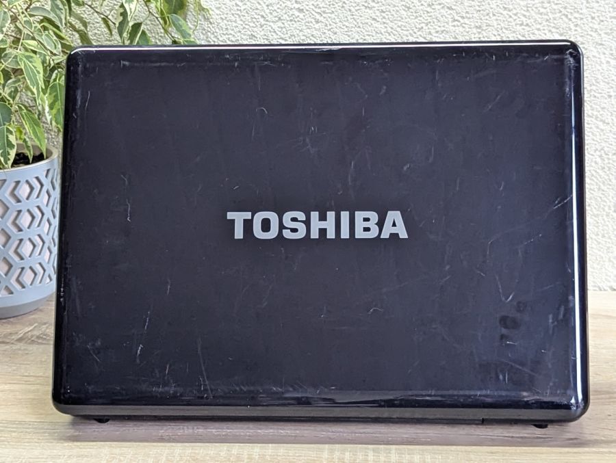 Уцінка! Ноутбук Б/В Toshiba Satellite P 300, Intel Core 2 Duo T6400, DDR2 4 GB, SSD 128GB + HDD 380GB, Radeon HD 4500, 17.1" HD