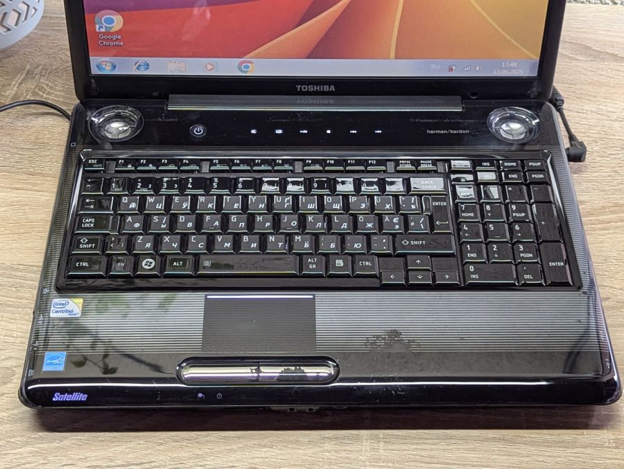 Уцінка! Ноутбук Б/В Toshiba Satellite P 300, Intel Core 2 Duo T6400, DDR2 4 GB, SSD 128GB + HDD 380GB, Radeon HD 4500, 17.1" HD