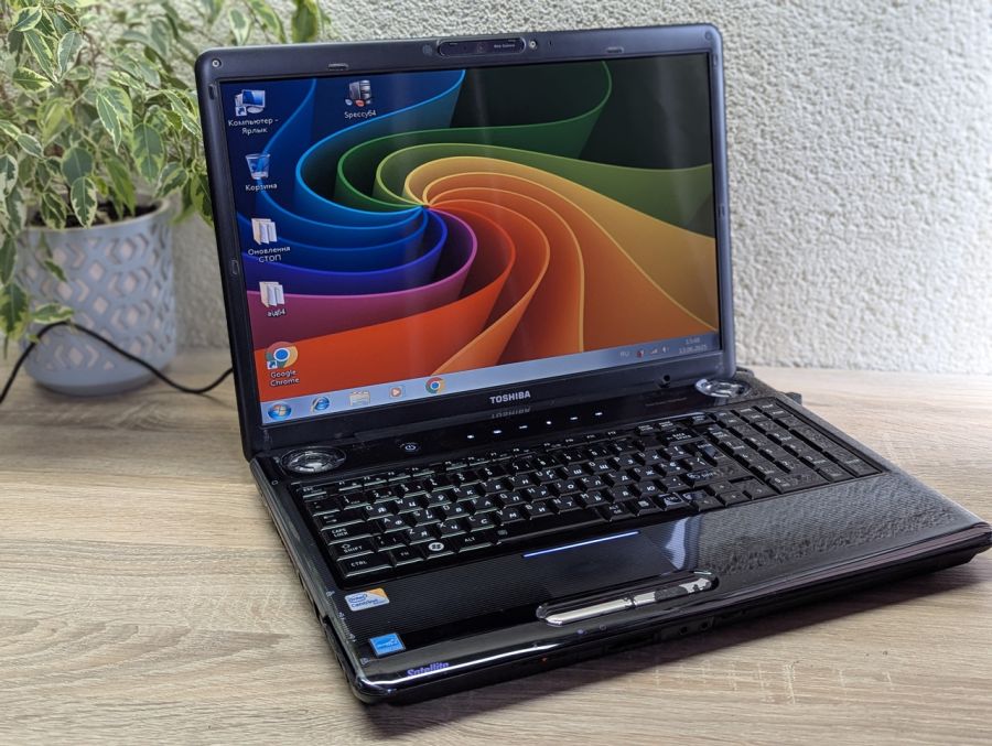 Ноутбук Б/В Toshiba Satellite P 300, Intel Core 2 Duo T6400, DDR2 4GB, SSD 128GB + HDD 380GB, AMD Radeon HD 4500, 15.6" HD