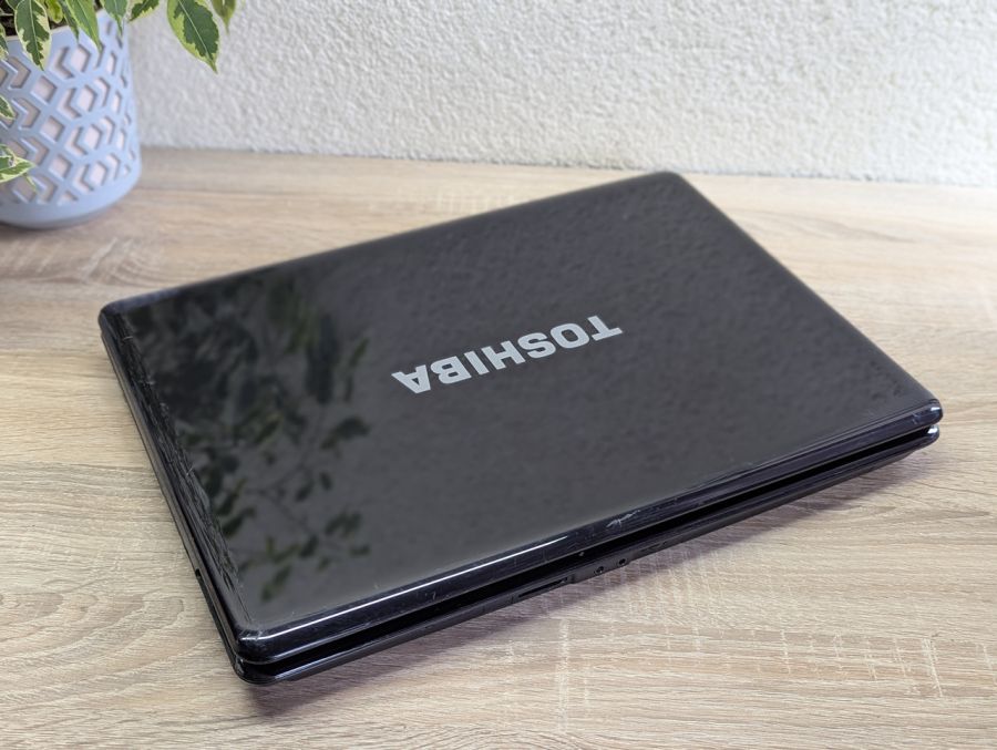 Ноутбук Б/В Toshiba Satellite P 300, Intel Core 2 Duo T6400, DDR2 4GB, SSD 128GB + HDD 380GB, AMD Radeon HD 4500, 15.6" HD