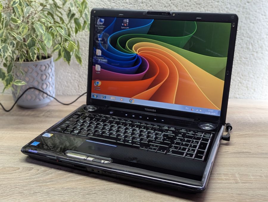 Ноутбук Б/В Toshiba Satellite P 300, Intel Core 2 Duo T6400, DDR2 4GB, SSD 128GB + HDD 380GB, AMD Radeon HD 4500, 15.6" HD
