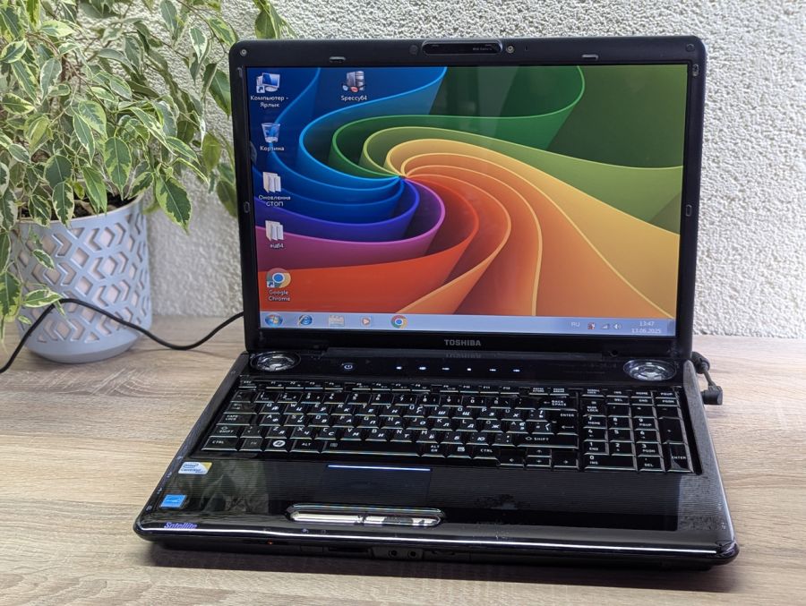 Ноутбук Б/В Toshiba Satellite P 300, Intel Core 2 Duo T6400, DDR2 4GB, SSD 128GB + HDD 380GB, AMD Radeon HD 4500, 15.6" HD