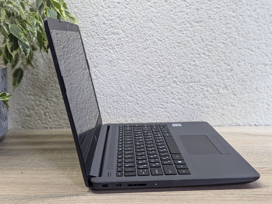 Уцінка! Ноутбук Б/В HP Notebook 240 G8, Intel Core i3-1005G1, DDR4 16 GB, SSD 256GB, 14" Full HD