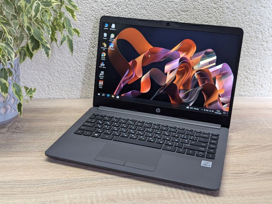 Уцінка! Ноутбук Б/В HP Notebook 240 G8, Intel Core i3-1005G1, DDR4 16 GB, SSD 256GB, 14" Full HD