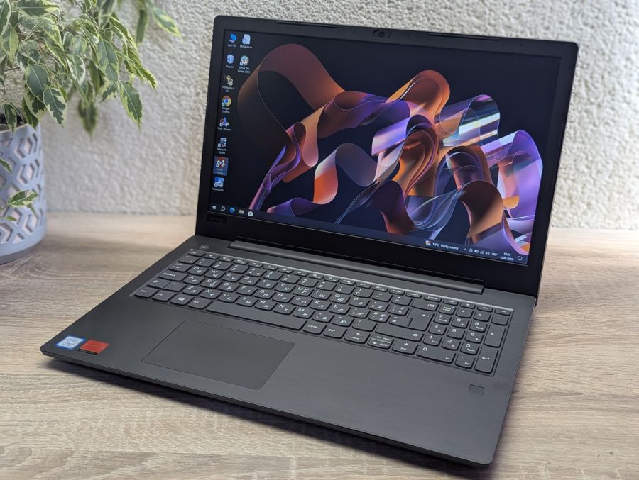 Ноутбук Б/В Lenovo V330-15IKB, Intel Core i7-8550U, DDR4 20 GB, SSD 128GB + HDD 1TB, 15.6" Full HD