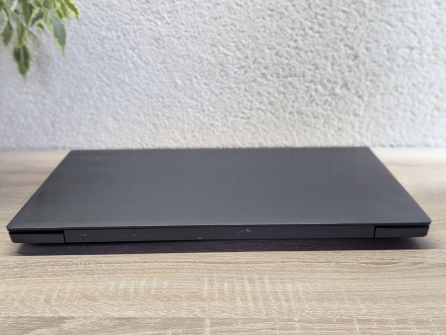 Ноутбук Б/В Lenovo V330-15IKB, Intel Core i7-8550U, DDR4 20 GB, SSD 128GB + HDD 1TB, 15.6" Full HD