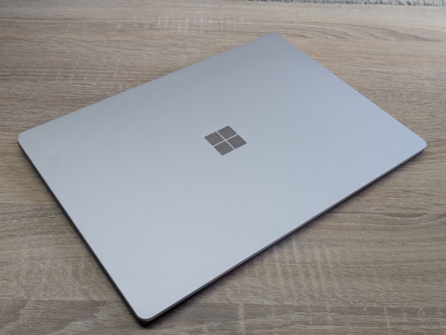 Уцінка! Ноутбук Б/В Microsoft Surface Laptop, Intel Core i5-7300U, DDR4 8 GB, SSD 256GB, 14" Full HD Сенсор