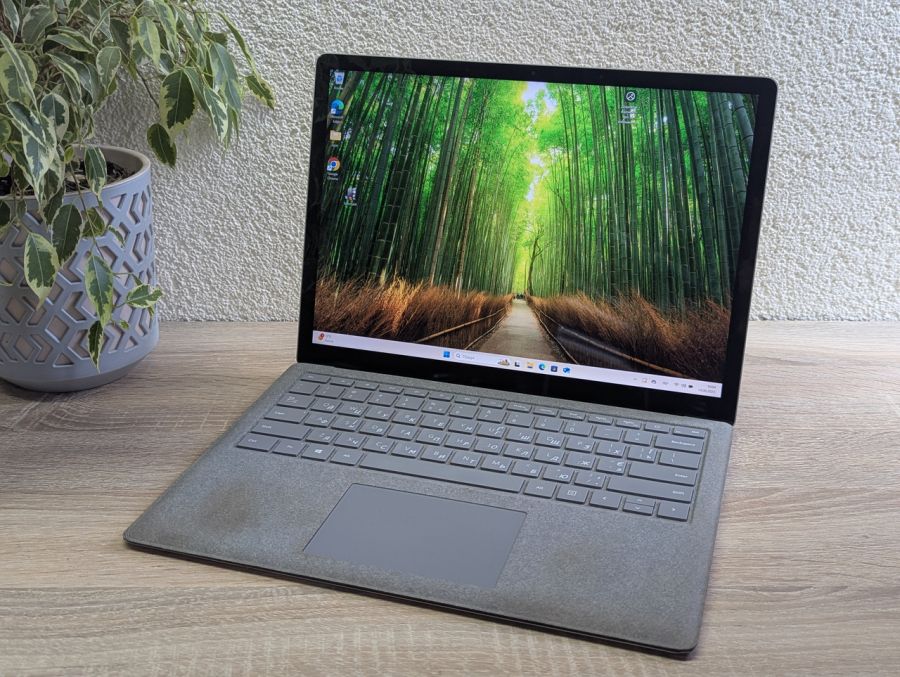 Ноутбук Б/В Microsoft Surface Laptop, Intel Core i5-7300U, DDR4 8GB, SSD 256GB, 14" Full HD Сенсор