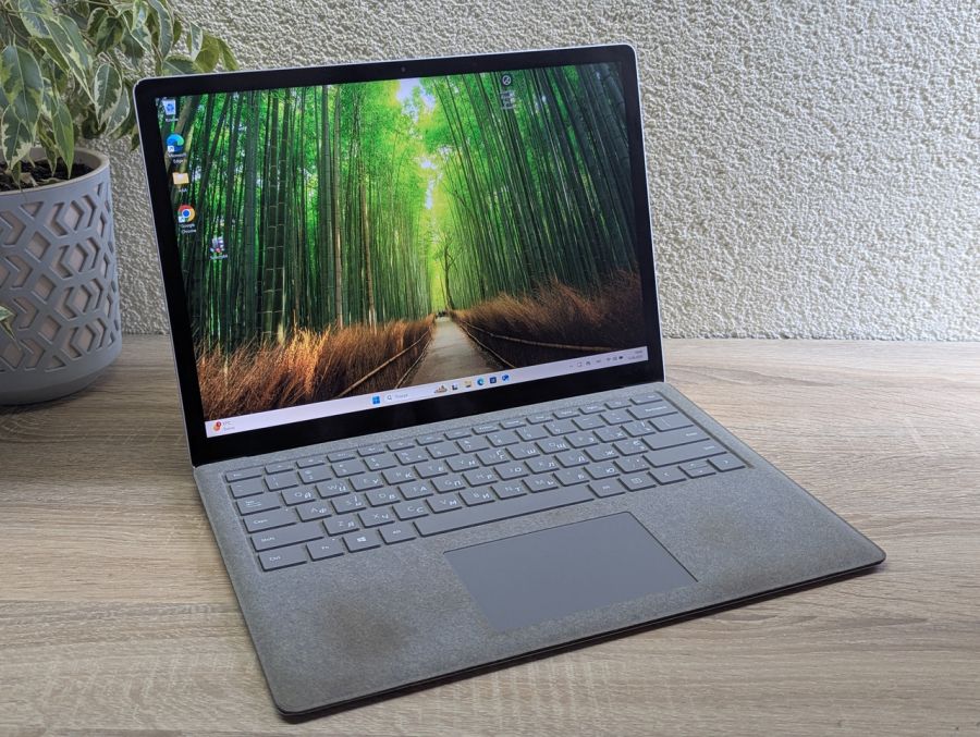 Ноутбук Б/В Microsoft Surface Laptop, Intel Core i5-7300U, DDR4 8GB, SSD 256GB, 14" Full HD Сенсор