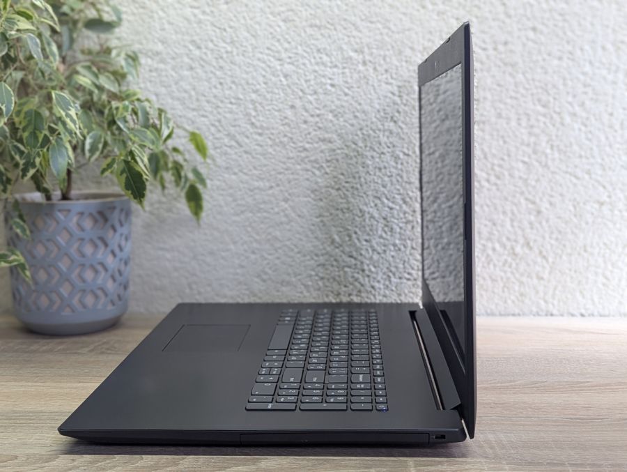 Ноутбук Б/В Lenovo IdeaPad 330-17AST, AMD A6-9225, DDR4 8 GB, SSD 256GB, AMD Radeon R4 1Gb, 17.3" Full HD