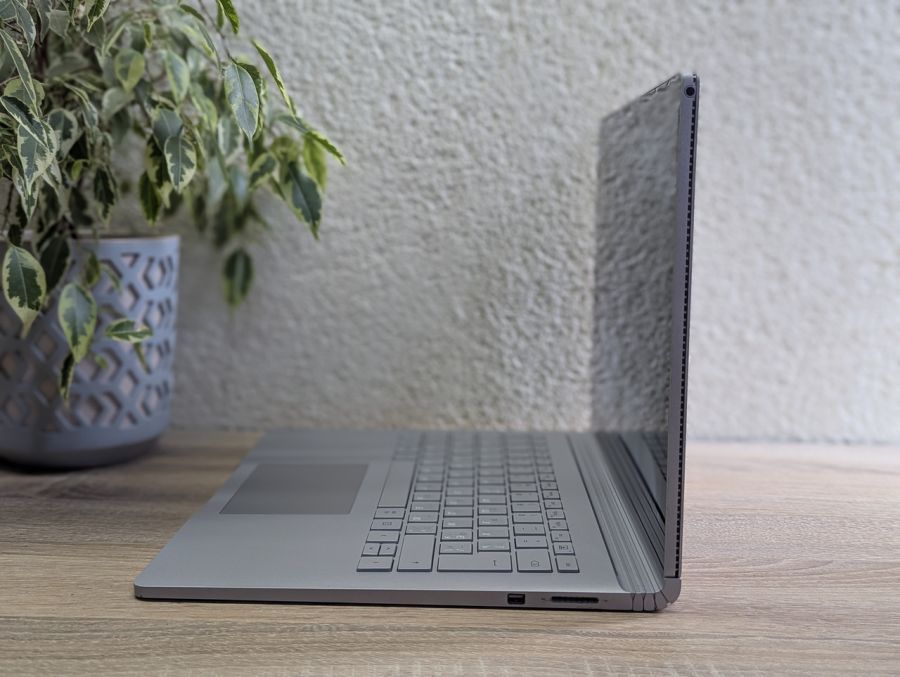 Ноутбук Б/В Microsoft Surface Book, Intel Core i5-6300U, DDR4 8 GB, SSD 128GB, 14" Full HD Сенсор