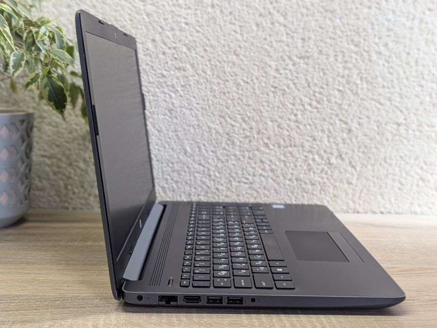Уцінка! Ноутбук Б/В HP Laptop 15, Intel Core i5-8265U, DDR4 8 GB, SSD 128GB, 15.6" Full HD