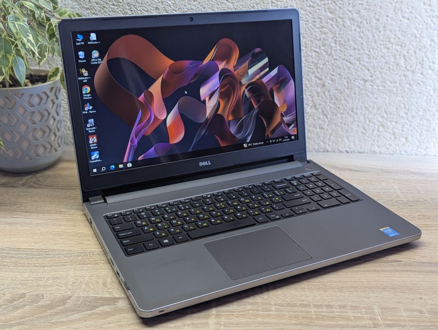 Уцінка! Ноутбук Б/В Dell Inspiron 5558, Intel Core i3-4005U, DDR3 8 GB, SSD 128GB, Intel Microsoft Basic Display, 15.6"