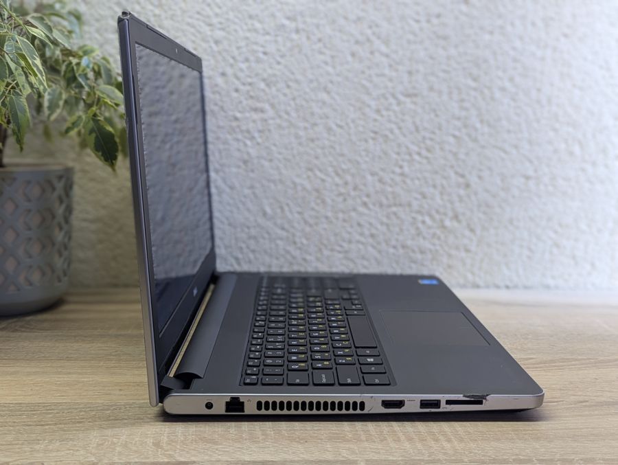 Уцінка! Ноутбук Б/В Dell Inspiron 5558, Intel Core i3-4005U, DDR3 8 GB, SSD 128GB, Intel Microsoft Basic Display, 15.6"
