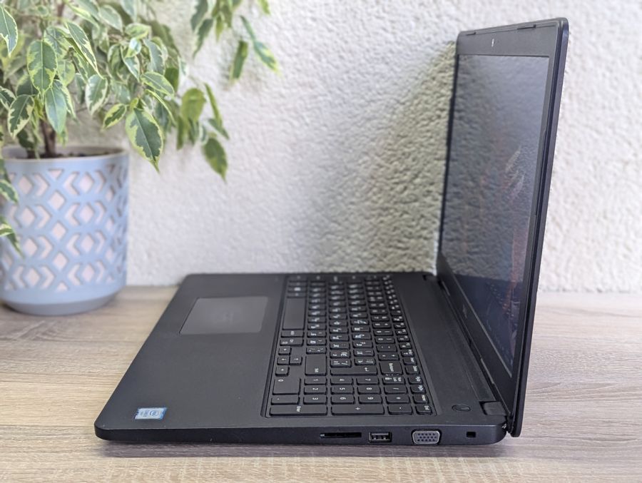 Уцінка! Ноутбук Б/В Dell Latitude 3580, Intel Core i5-6200U, DDR4 8 GB, SSD 128GB, 15.6" HD