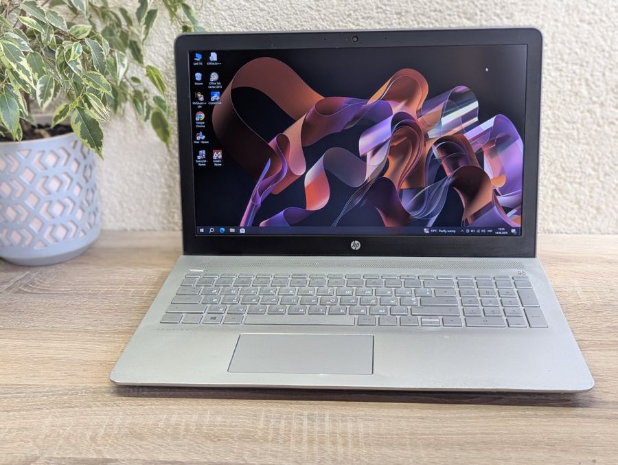 Уцінка! Ноутбук Б/В HP Pavilion Laptop 15, Intel Core i3-7100U, DDR4 8 GB, SSD 128GB, 15.6" Full HD
