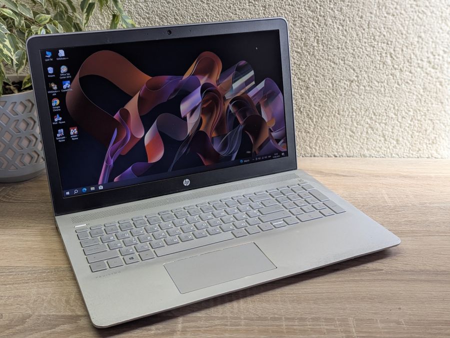Уцінка! Ноутбук Б/В HP Pavilion Laptop 15, Intel Core i3-7100U, DDR4 8 GB, SSD 128GB, 15.6" Full HD