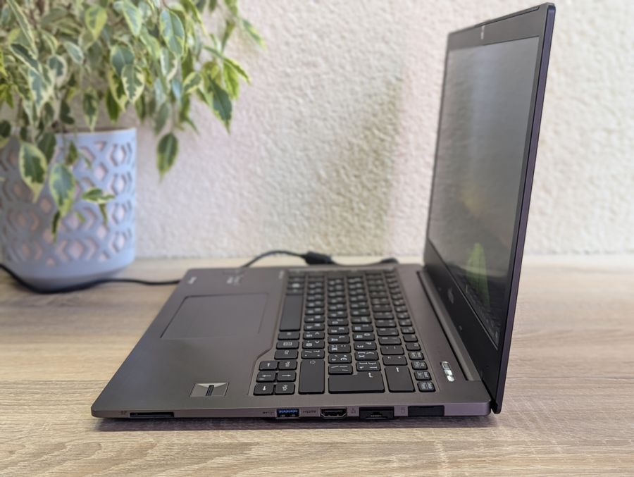 Уцінка! Ноутбук Б/В Fujitsu U904, Intel Core i5-4300U, DDR3 6 GB, SSD 128GB, 14" (3200x1800)