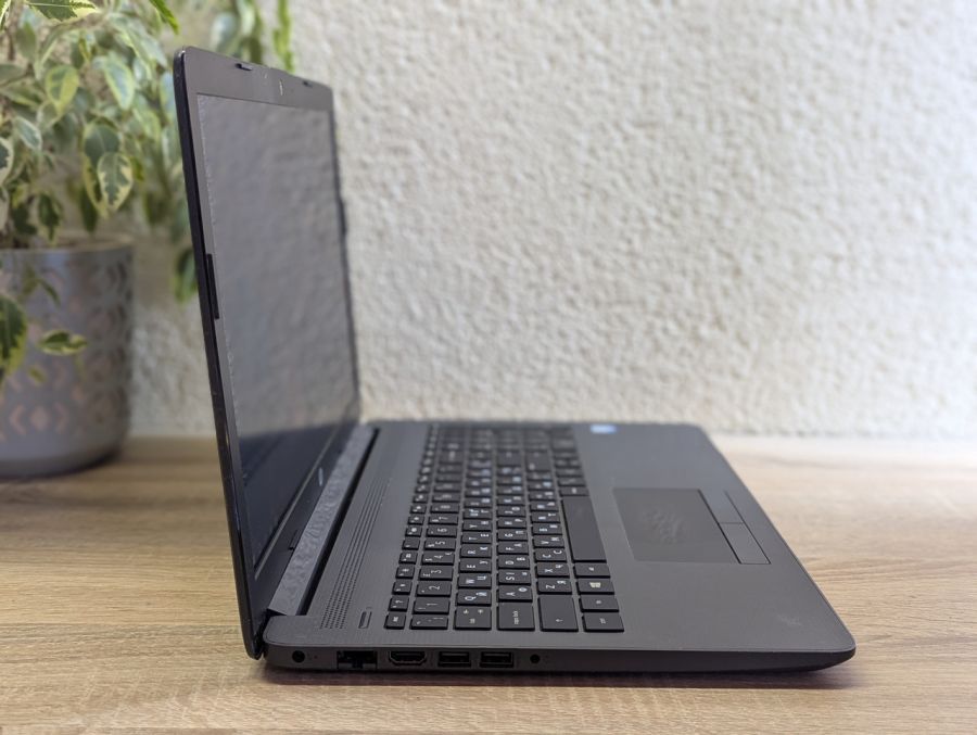 Уцінка! Ноутбук Б/В HP Notebook 250 G7, Intel Core i7-8565U, DDR4 8 GB, SSD 128GB, 15.6" UHD