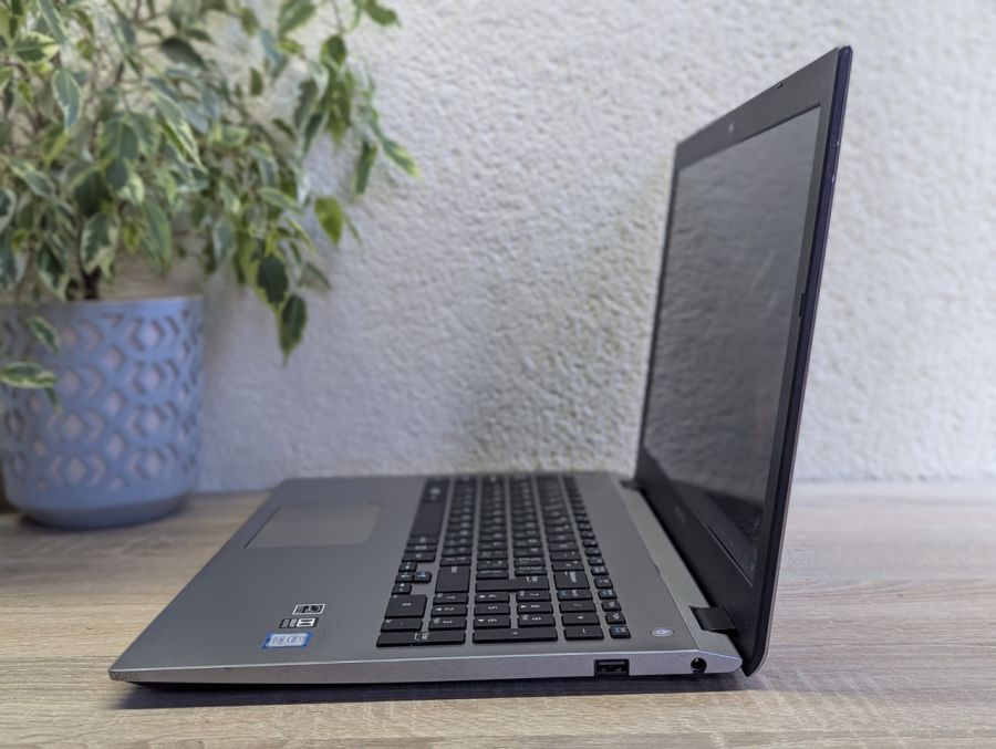 Уцінка! Ноутбук Б/В Medion Akoya S6426, Intel Core i5-8250U, DDR4 16 GB, SSD 128GB + HDD 500GB, 15.6" Full HD