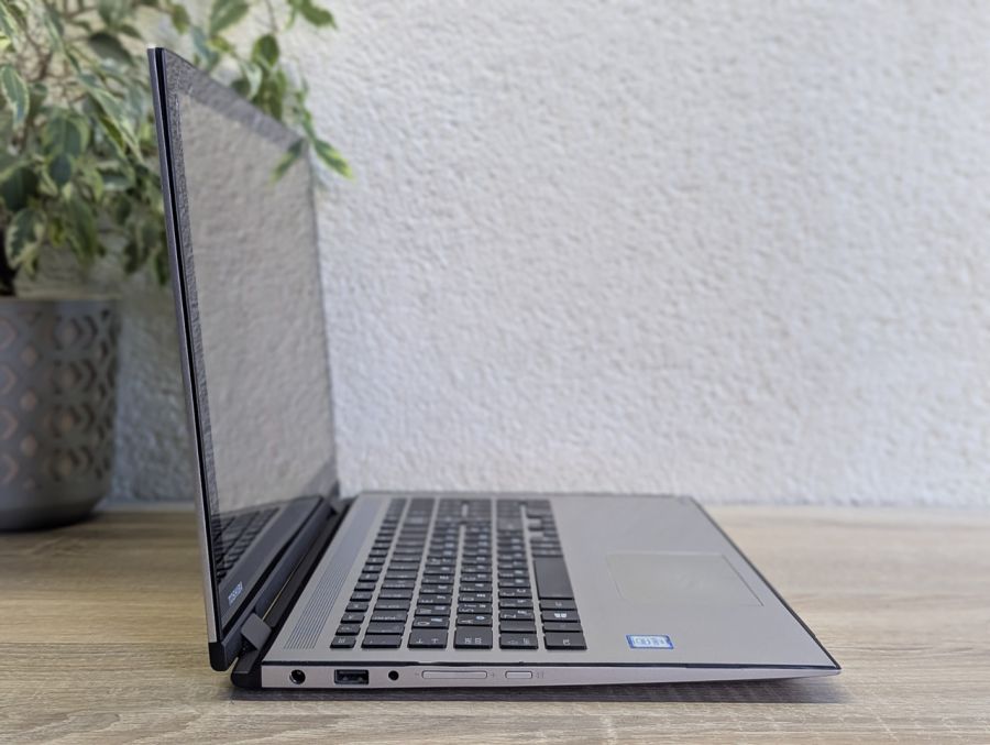 Уцінка! Ноутбук Б/В Toshiba Satellite Radius 15 P50W-C-10V, Intel Core i5-6200U, DDR3 8 GB, SSD 128GB, 15.6" Full HD